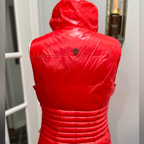 Lululemon Fluffin Awesome Vest in ‘Alarming’ - Picture 14 of 16